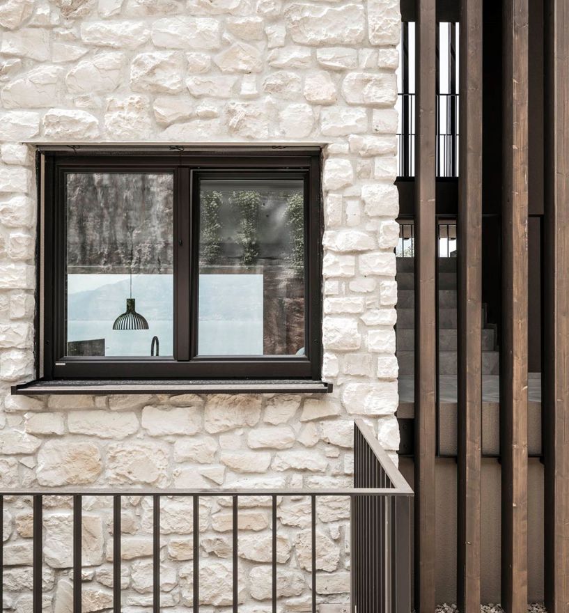 Holz-Alluminium-Fenster Alutop 80 mit Fensterbank von außen