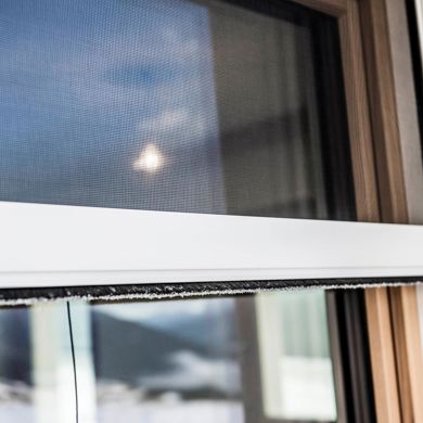 Ombreggiatura per finestre: zanzariera avvolgibile