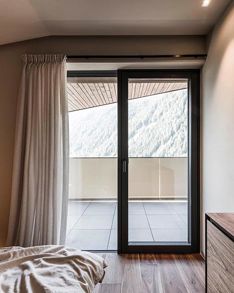 La porta alzante scorrevole DELUXE in una villa in Alto Adige