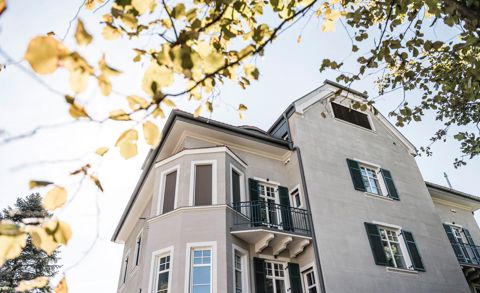 Projekt: Altbausanierung Neumarkt - Tip Top Fenster & Systeme - Fenster mit Sprossen und Jalousien aus Südtirol