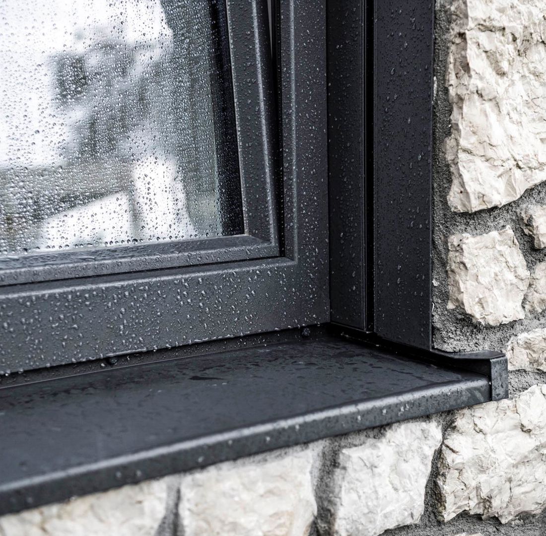 Zubehör für Fenster: Eine Fensterbank für den Außenbereich