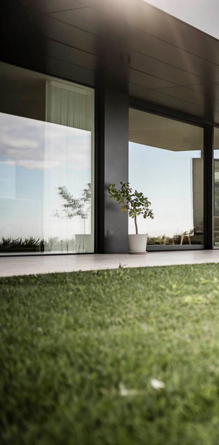 Projekt: Villa am Gardasee - Tip Top Fenster & Systeme - Verglasungen und Fenster aus Südtirol