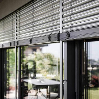 L'accesso ad una terrazza con frangisole