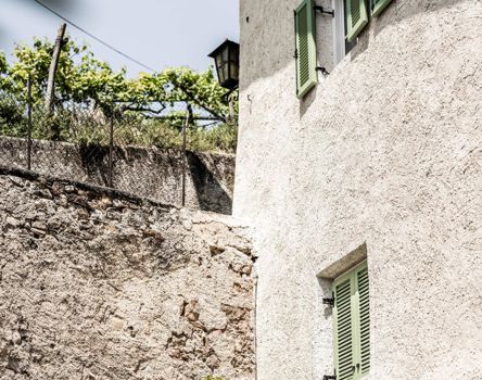 Projekt: Altbausanierung Tramin - Tip Top Fenster & Systeme - Türen und Fenster mit Jalousien aus Südtirol