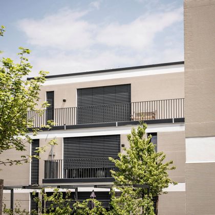 Balconi con frangisole standard abbassati