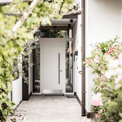 Projekt: Wohnhaus Lana - Tip Top Fenster & Systeme - Türen und Fenster mit Sprossen aus Südtirol