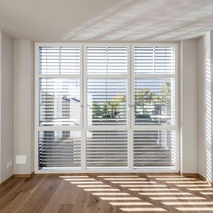 Finestre in legno Smartline TS con frangisole